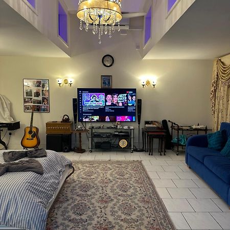 Amazing Gantshill Studio Annexe & Free Parking 雷德布里奇 外观 照片
