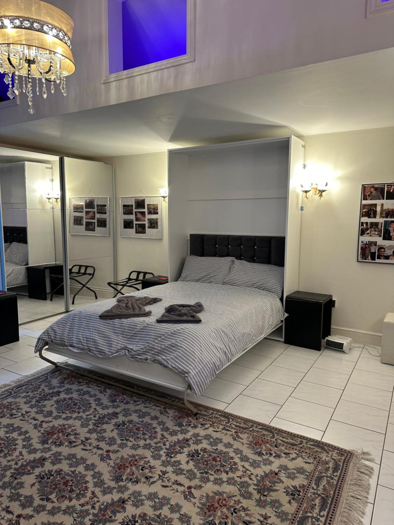 Amazing Gantshill Studio Annexe & Free Parking 雷德布里奇 外观 照片